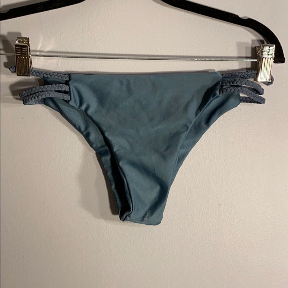 Blue bikini - Picture 3 of 4